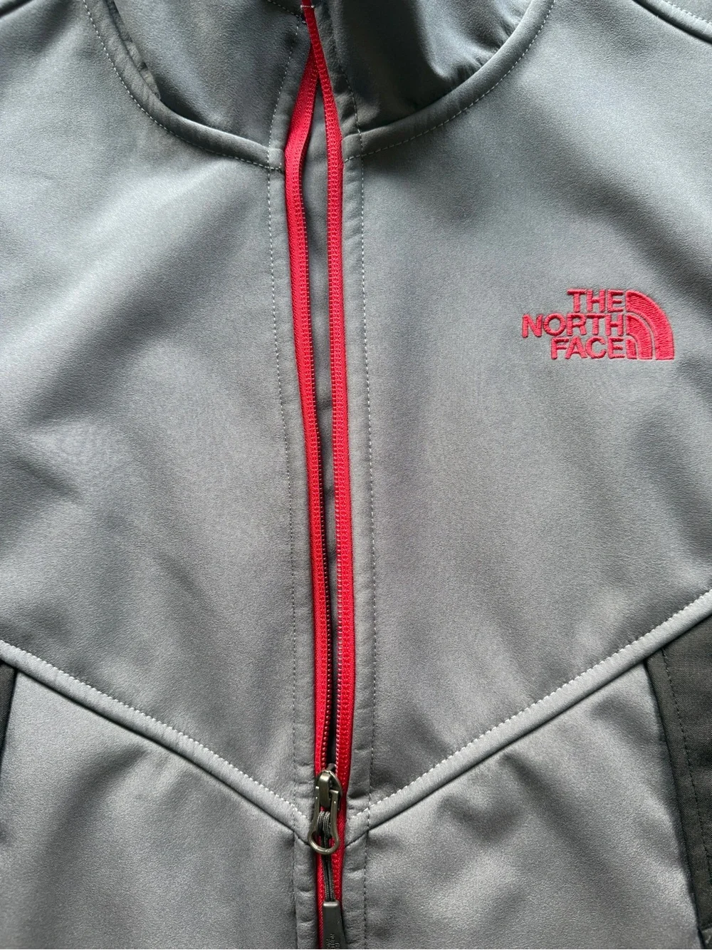 North Face Men’s Apex Bionic Softshell Jacket Small Gray Black Red